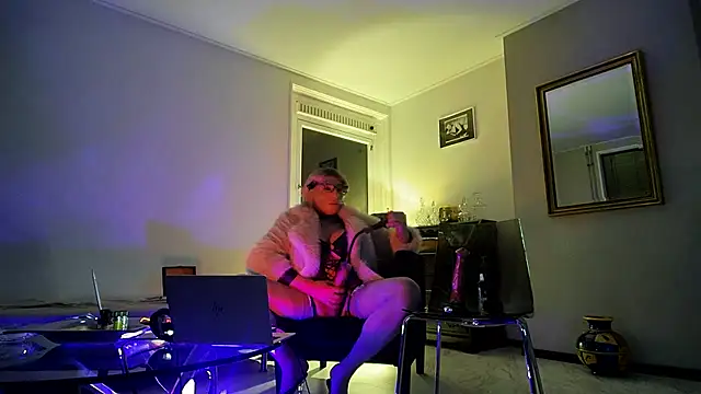 CharlotteVixxens online show from November 2025 12:00:01 AM