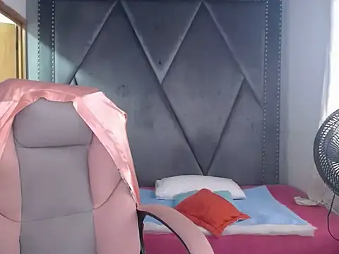 Snapshot of MeganMilF2 chatting on March 2026 12:21:02 PM MeganMilF2 online show from March 2026 12:21:02 PM