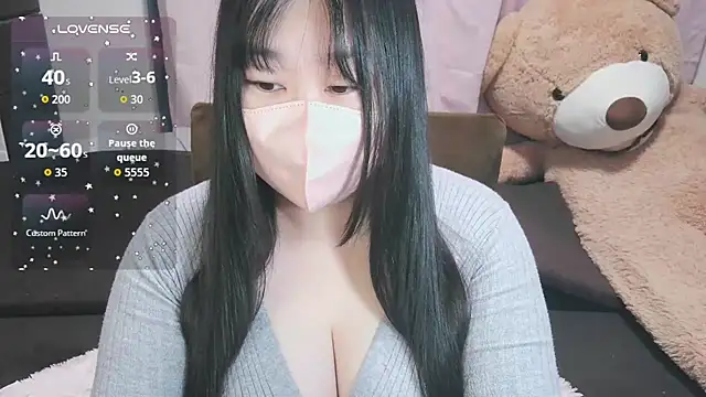 yuinyan3150 online show from April 2026 01:52:02 PM