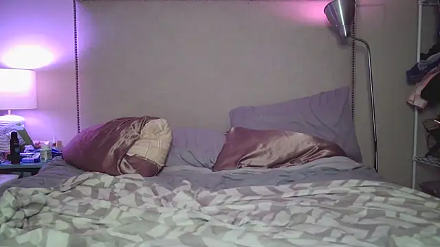 Tipsy Toes Daisy online show from February 2025 01:42:02 PM