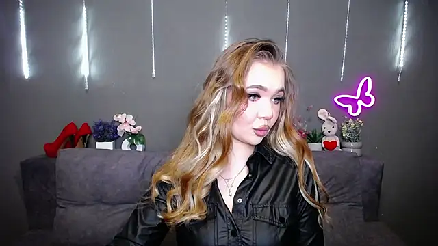 Snapshot of StacyYellig chatting on April 2026 08:20:02 PM StacyYellig online show from April 2026 08:20:02 PM