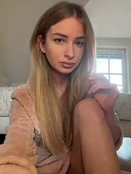 Snapshot of EvieEvans chatting on May 2026 02:01:01 PM EvieEvans online show from May 2026 02:01:01 PM