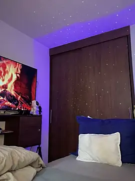 santiago 01 online show from March 2025 01:13:02 PM