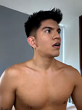 santiago 01 online show from November 2025 08:18:02 PM