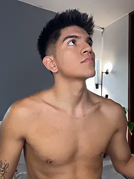 santiago 01 online show from December 2025 10:28:02 PM