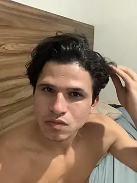 pedrovkr3 online show from December 2024 10:45:01 PM