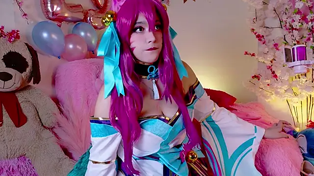 Snapshot of NaomiShimizu chatting on November 2025 08:20:02 PM NaomiShimizu online show from November 2025 08:20:02 PM