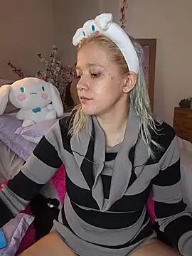 Snapshot of NaomiShimizu chatting on November 2025 09:36:01 PM NaomiShimizu online show from November 2025 09:36:01 PM