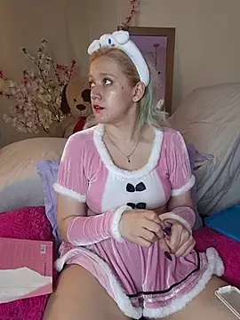 Snapshot of NaomiShimizu chatting on November 2025 09:24:02 PM NaomiShimizu online show from November 2025 09:24:02 PM