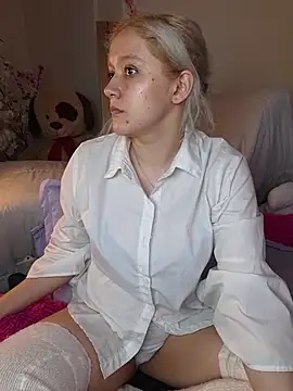 Snapshot of NaomiShimizu chatting on November 2025 09:36:01 PM NaomiShimizu online show from November 2025 09:36:01 PM