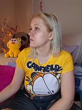 Snapshot of NaomiShimizu chatting on November 2025 09:36:02 PM NaomiShimizu online show from November 2025 09:36:02 PM