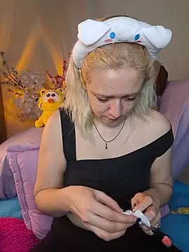 Snapshot of NaomiShimizu chatting on December 2025 09:09:02 PM NaomiShimizu online show from December 2025 09:09:02 PM