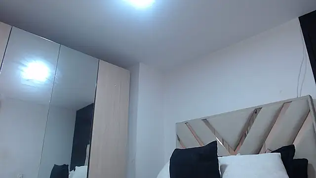 fairylatin222 online show from October 2025 01:50:02 AM