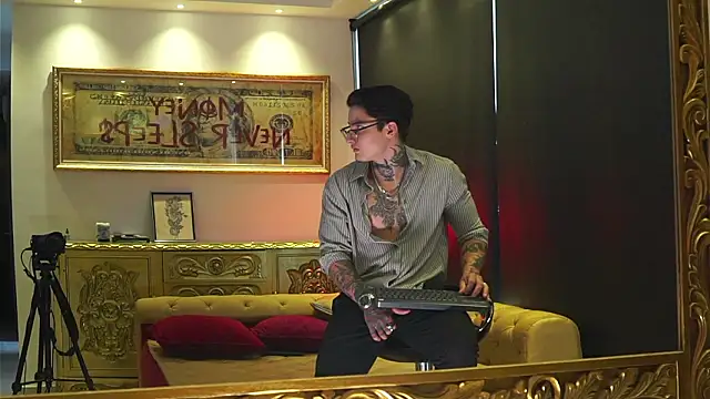 dantecoppolaa  online show from February 2026 09:40:02 PM