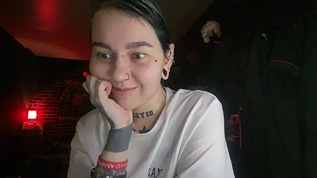 Snapshot of MoorderxDoll chatting on December 2024 09:11:01 PM MoorderxDoll online show from December 2024 09:11:01 PM
