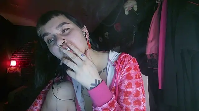 Snapshot of MoorderxDoll chatting on December 2024 08:50:01 PM MoorderxDoll online show from December 2024 08:50:01 PM