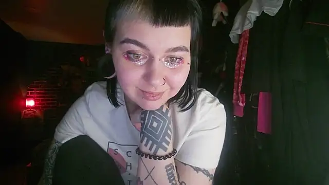 Snapshot of MoorderxDoll chatting on January 2025 11:33:01 PM MoorderxDoll online show from January 2025 11:33:01 PM
