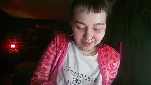 Snapshot of MoorderxDoll chatting on January 2025 09:32:02 PM MoorderxDoll online show from January 2025 09:32:02 PM