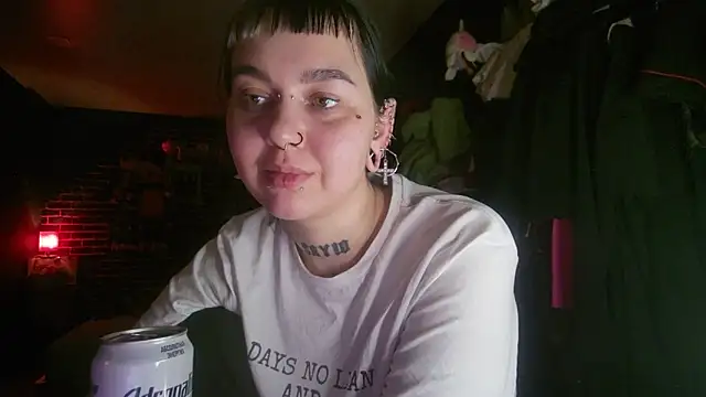Snapshot of MoorderxDoll chatting on January 2025 12:34:02 AM MoorderxDoll online show from January 2025 12:34:02 AM