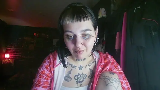 Snapshot of MoorderxDoll chatting on January 2025 01:29:01 AM MoorderxDoll online show from January 2025 01:29:01 AM
