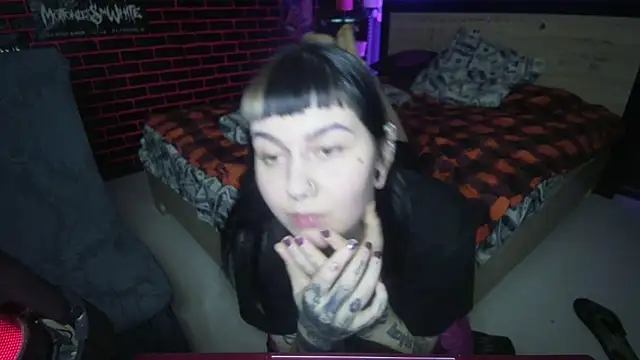 Snapshot of MoorderxDoll chatting on December 2025 07:40:02 PM MoorderxDoll online show from December 2025 07:40:02 PM