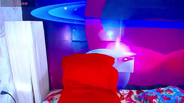 Cristalxxts online show from November 2025 07:14:01 PM