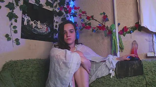 Snapshot of Tiny_Witch chatting on October 2025 11:15:01 PM Tiny Witch online show from October 2025 11:15:01 PM