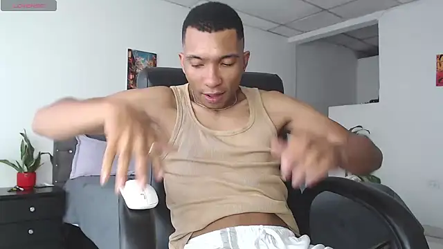 Aaronblack1  online show from April 2026 04:00:01 PM