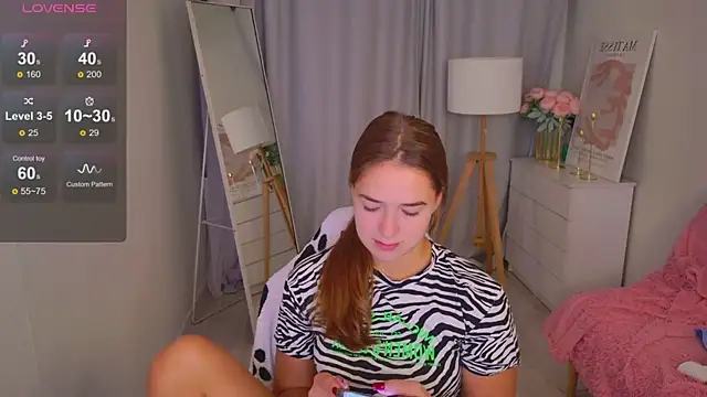 Snapshot of LovelyJessie chatting on May 2026 02:01:01 PM LovelyJessie online show from May 2026 02:01:01 PM