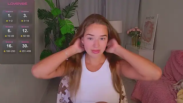 Snapshot of LovelyJessie chatting on July 2026 01:40:01 PM LovelyJessie online show from July 2026 01:40:01 PM