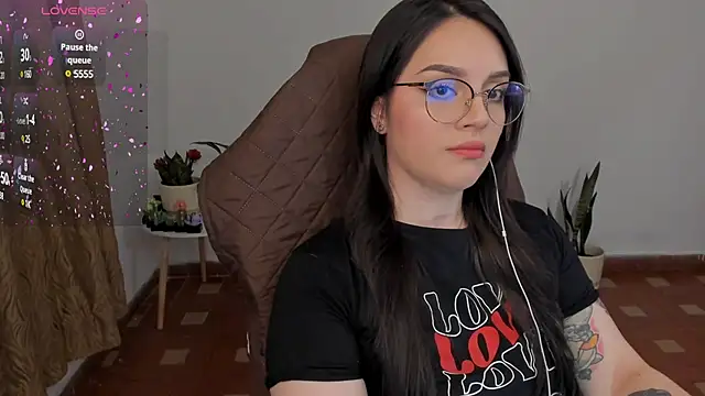 Snapshot of anaveleeez chatting on December 2024 02:34:02 AM anaveleeez online show from December 2024 02:34:02 AM