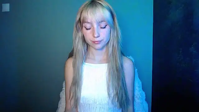 LuciaYoung online show from September 2025 07:26:01 PM