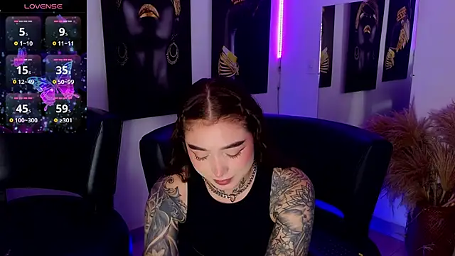  brenna hanson online show from November 2025 07:02:02 PM