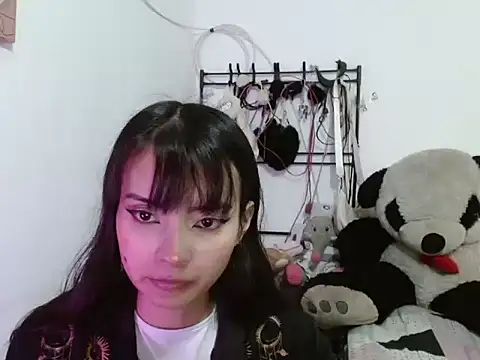  annie rosse online show from December 2025 07:20:02 PM