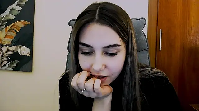 Lili magic online show from March 2025 05:18:01 PM