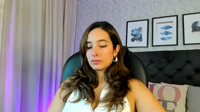 emma  smith1 online show from February 2025 12:21:02 PM