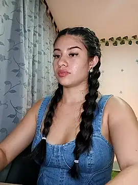 Snapshot of tara20_ chatting on February 2025 03:55:02 AM tara20  online show from February 2025 03:55:02 AM