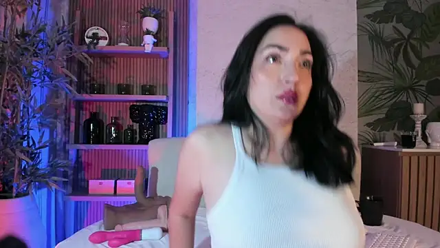 LIAH IZUMI online show from November 2025 01:33:02 PM