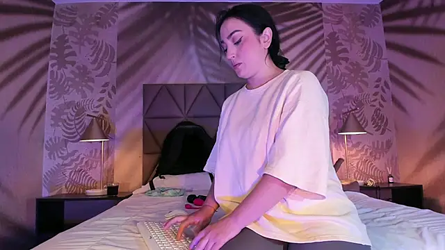 LIAH IZUMI online show from February 2026 01:21:01 PM