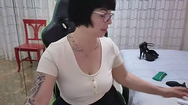   Nina online show from March 2025 01:08:01 PM