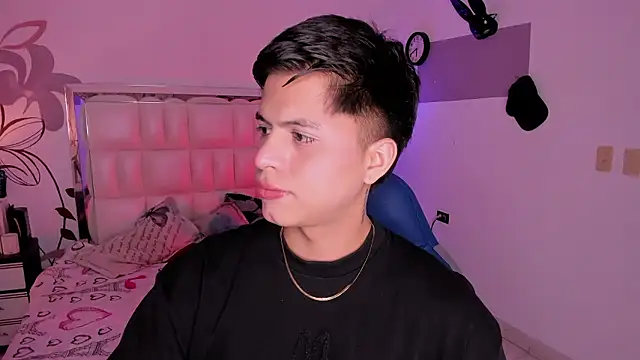 Niicky1  online show from December 2024 09:12:01 PM