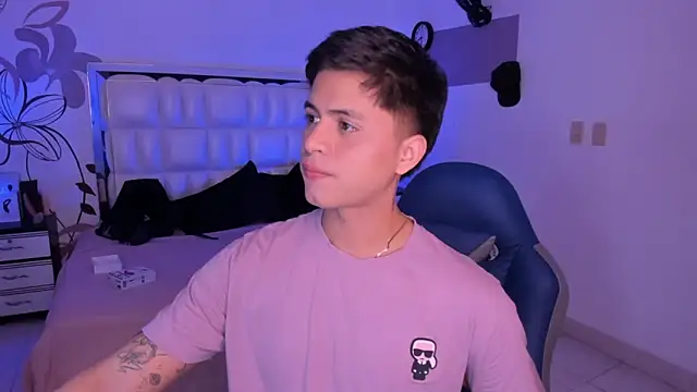 Niicky1  online show from January 2025 08:46:02 PM