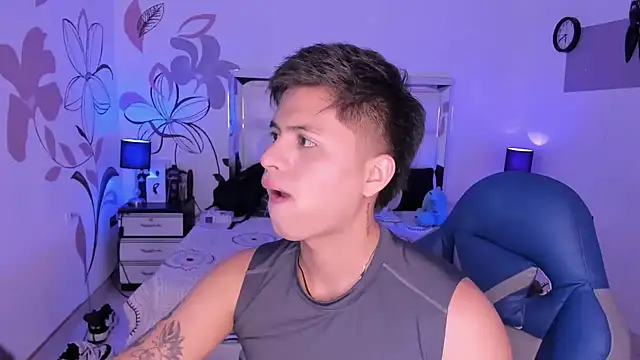 Niicky1  online show from February 2025 08:34:02 PM