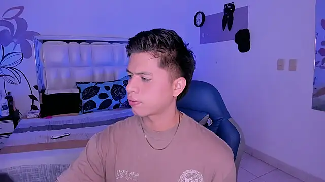 Niicky1  online show from March 2025 09:04:02 PM