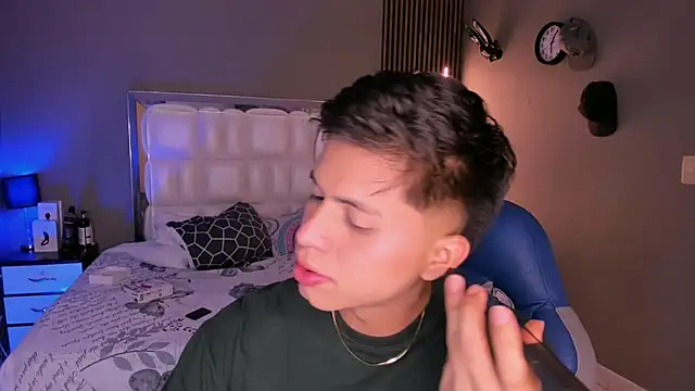 Niicky1  online show from March 2025 09:05:02 PM