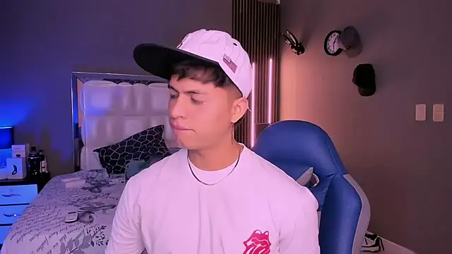 Niicky1  online show from March 2025 09:27:01 PM