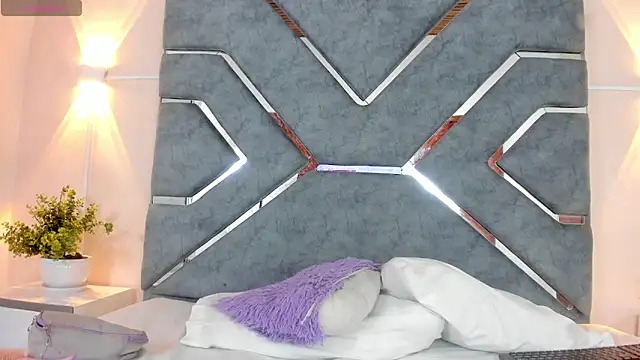 LucciaPorter online show from April 2026 02:22:02 PM