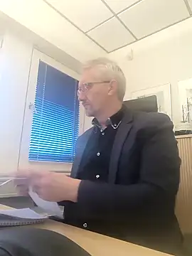 Snapshot of tom-swede chatting on December 2024 02:38:01 PM tom-swede online show from December 2024 02:38:01 PM