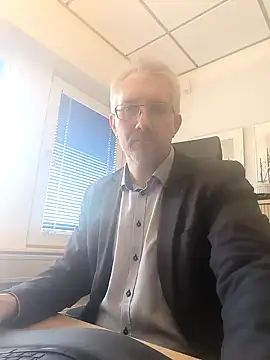 Snapshot of tom-swede chatting on December 2024 01:06:01 PM tom-swede online show from December 2024 01:06:01 PM