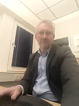 Snapshot of tom-swede chatting on January 2025 03:39:02 PM tom-swede online show from January 2025 03:39:02 PM